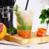 vegware_concept_coldcups_ps06h-blk_r360y-vw_grapefruit_cocktail_marble_portrait_MED